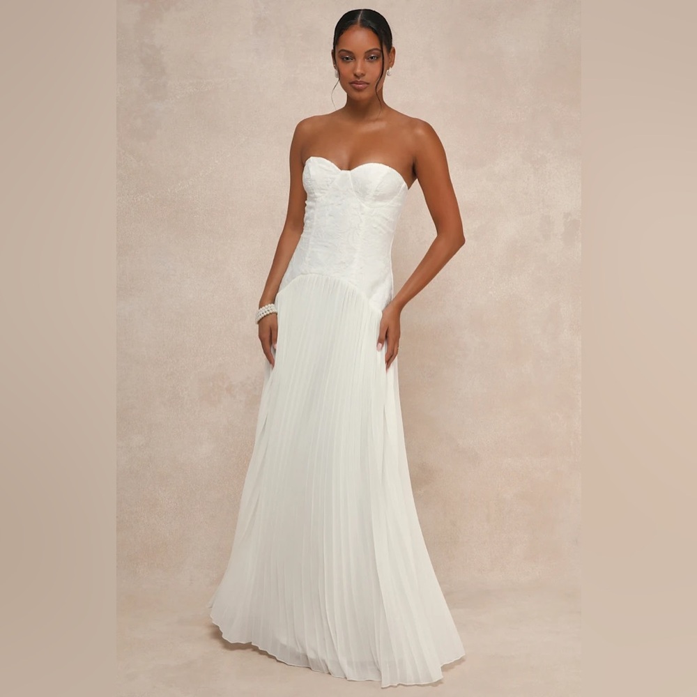 NWOT LuLu’s Drop Waist White Embroidered Pleated Strapless Maxi Dress